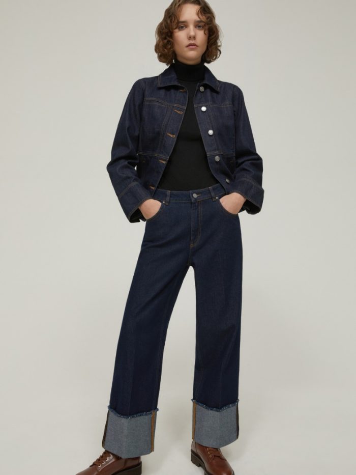 Jeans cropped com barra dobrada