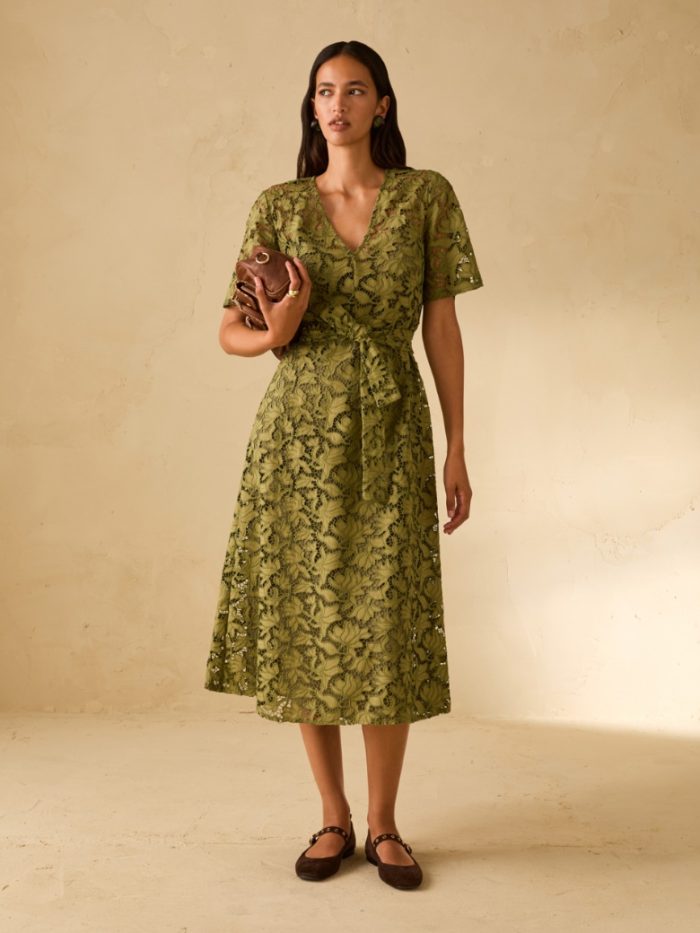 Vestido com Bordado Inglês
